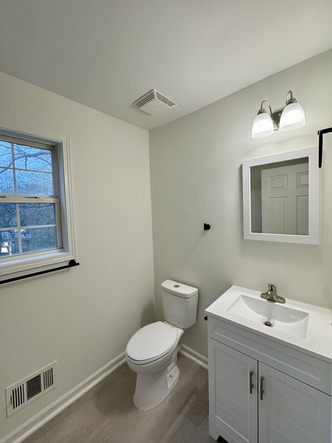 Upstairs bath - 52 Johnson Rd NW