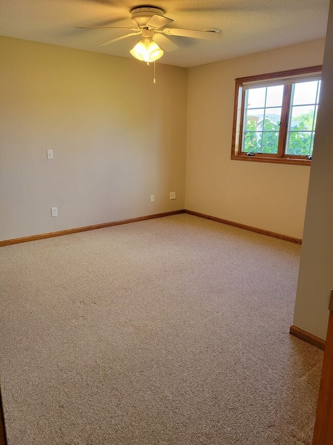 Building Photo - 3 Bedroom Twin Home