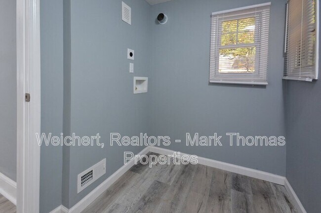 Building Photo - 216 N Guthrie Ave
