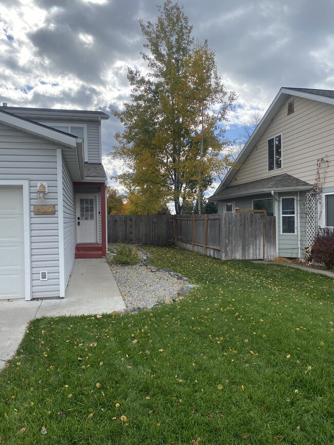 Building Photo - 108 Church St