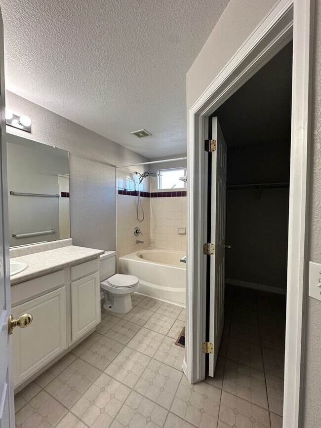 Building Photo - Single Family Home for Rent!