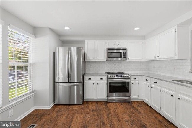 Building Photo - 1490 Autumn Ridge Cir