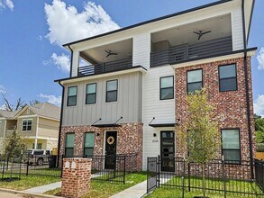Building Photo - 202 Park Pl