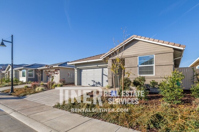 Building Photo - 4224 Roanne Wy