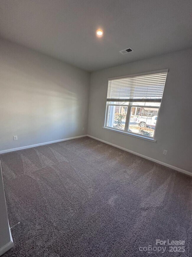 Building Photo - 5021 Kinsbridge Dr