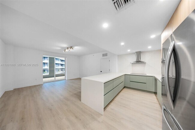 Building Photo - 170 SE 14th St