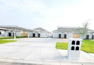 Building Photo - 1913 Davenport St