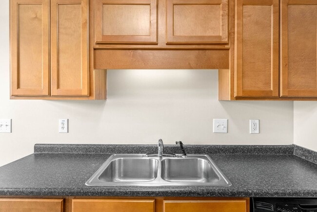 Building Photo - Pet Friendly Three Bedroom with Bonus!