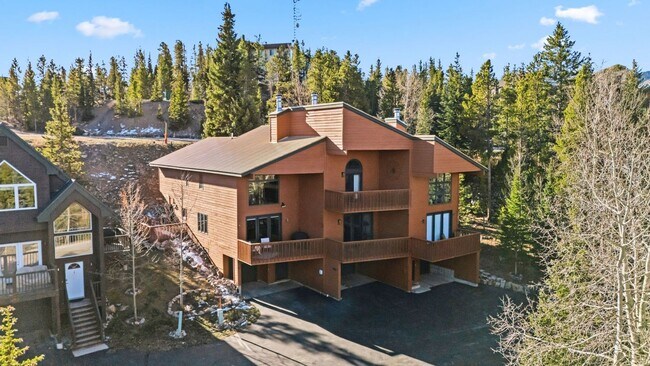 Building Photo - Breck 3-bedroom home with views! 6-12 month lease!