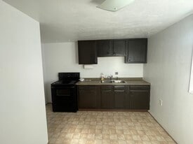 Building Photo - 305 Cherry St