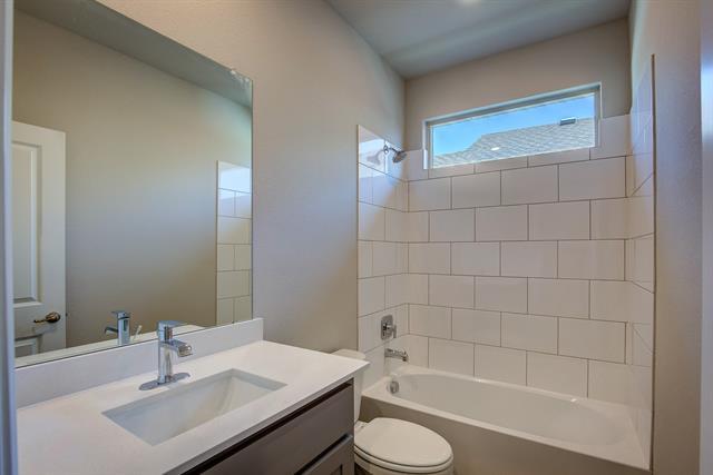 Building Photo - 2213 Dyre Dr