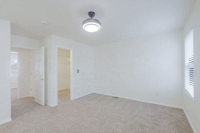 Building Photo - 8302 Cooper River Dr