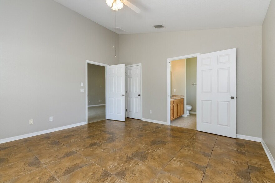 Building Photo - 202 Tower View Dr W