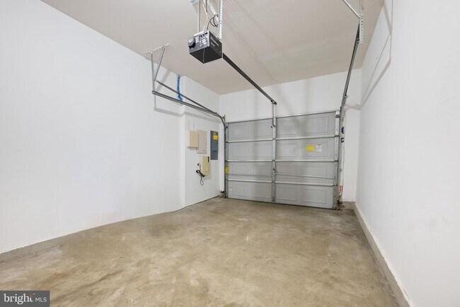 Building Photo - 15555 John Diskin Cir