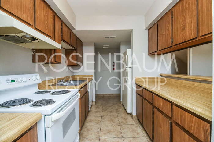 Building Photo - 410 E 9th Ave