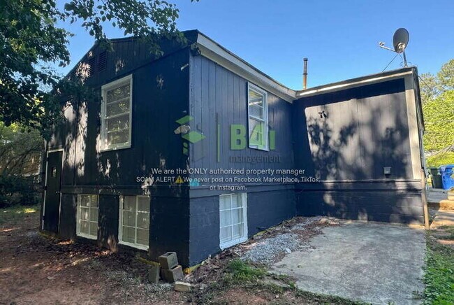 Building Photo - 451 Fairlock Ln NW