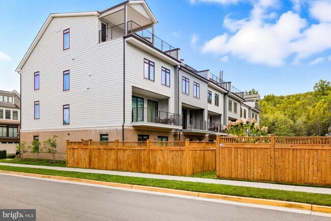 Building Photo - 1803 Blue Marble Terrace SE