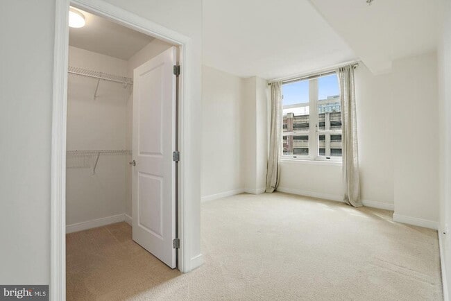 Building Photo - 157 Fleet St