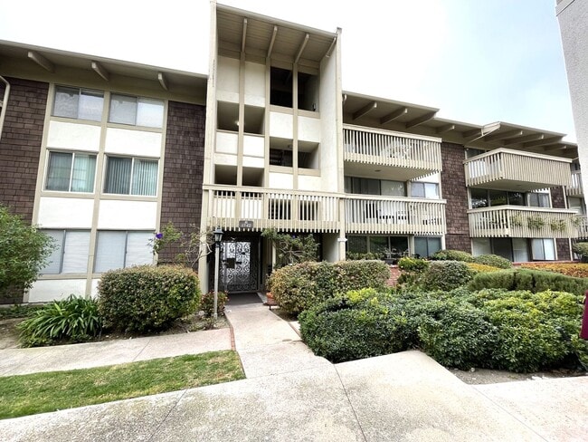 Ocean view updated 2 bed, 2 bath condo in... - Ocean view updated 2 bed, 2 bath  condo in...