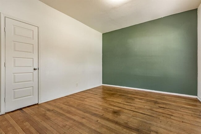 Building Photo - 1704 NW 33rd St