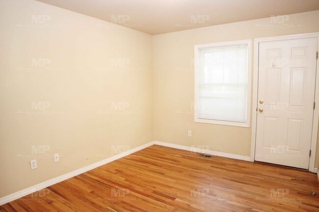 Building Photo - 320 W Laurel St