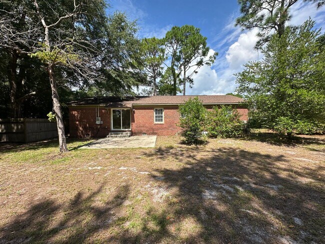 Building Photo - 428 Long Leaf Acres Dr