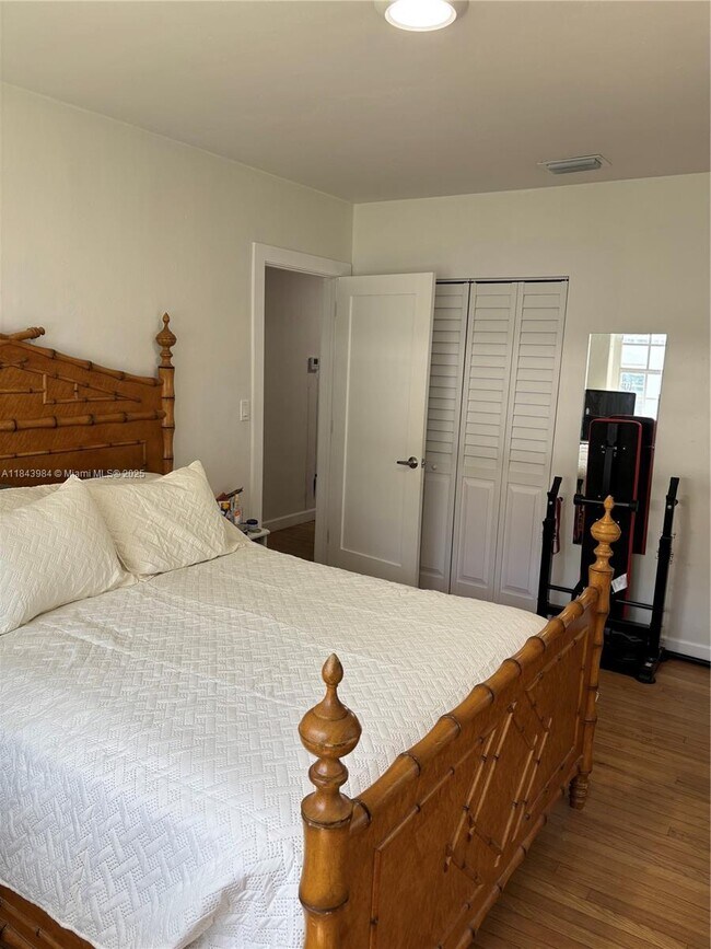 Building Photo - 7515 Dickens Ave