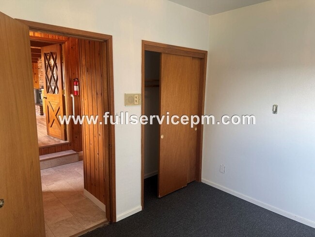 Building Photo - Charming house in downtown Snohomish