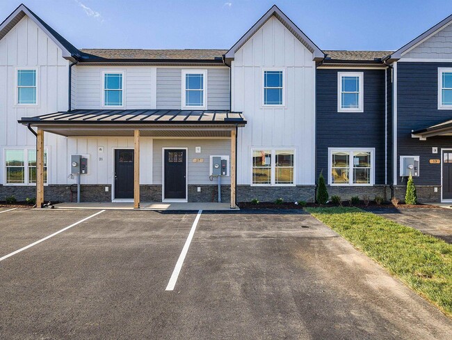 Building Photo - 17 Barnyard Cir