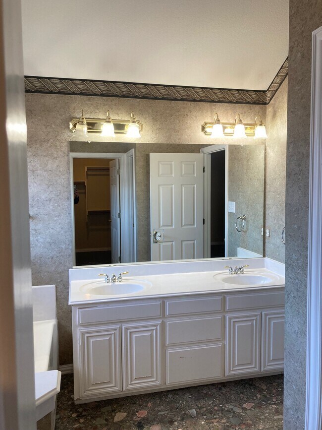 Building Photo - 8520 Western Meadows Dr
