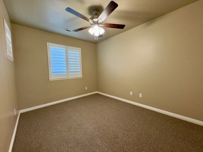 Building Photo - 634 E 60 S