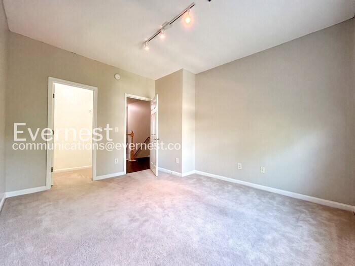 Building Photo - 205 Spring Heights Ln