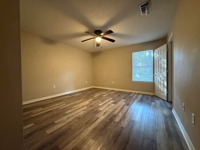 Building Photo - 192 Mary Ln