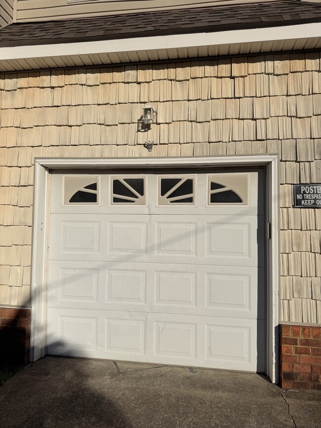 Building Photo - 407 16th St