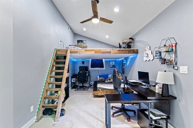 Building Photo - 515 Foxglove Ln