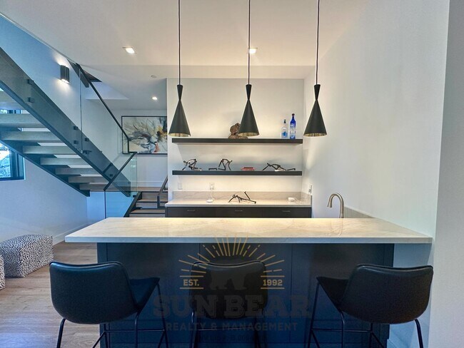 Building Photo - Luxury Mountain Retreat