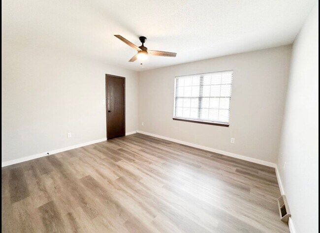 Building Photo - 2008 Juniper Dr