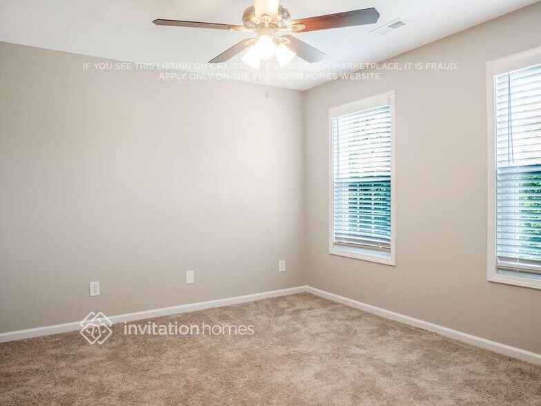 Building Photo - 1119 E Shoreview Rd