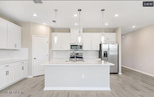 Building Photo - 240 Cherry Elm Dr