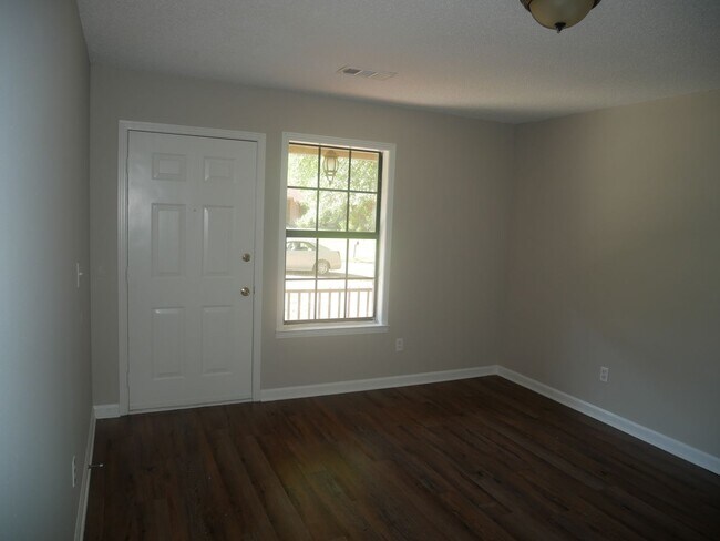 Building Photo - 5800 Dover Dr