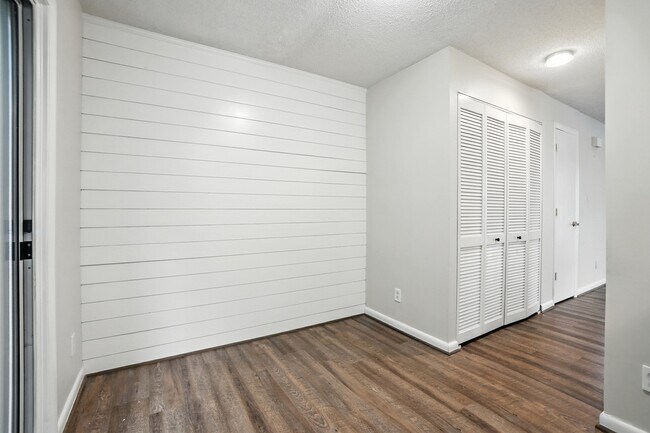 Building Photo - 1101 Surry Ln