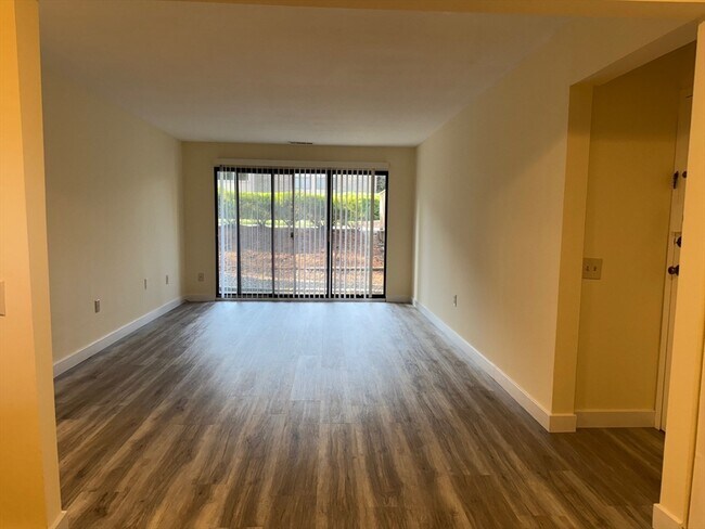 Building Photo - 56 Shrewsbury Green Dr