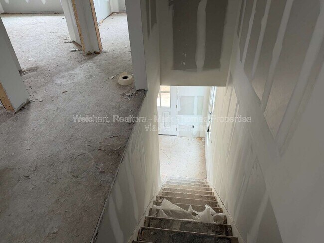 Building Photo - 1203 Fern St