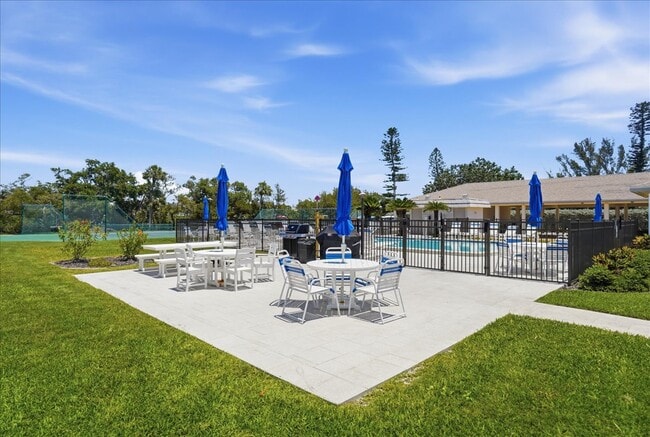 Building Photo - 3330 Gulf of Mexico Dr
