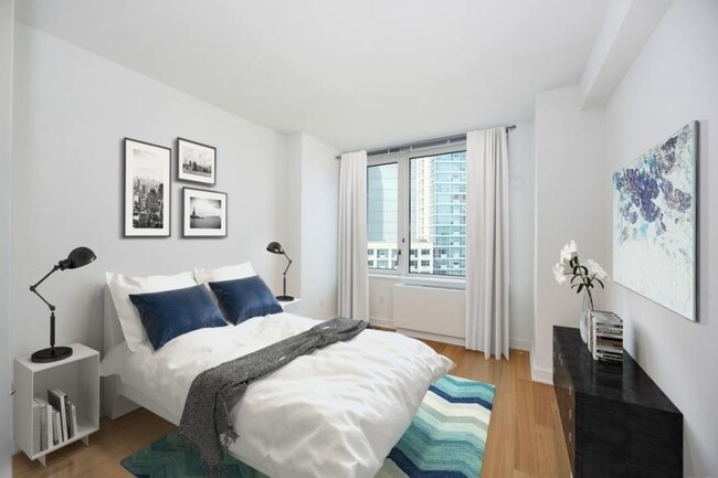 Building Photo - 0 bedroom in LONG ISLAND CITY NY 11101