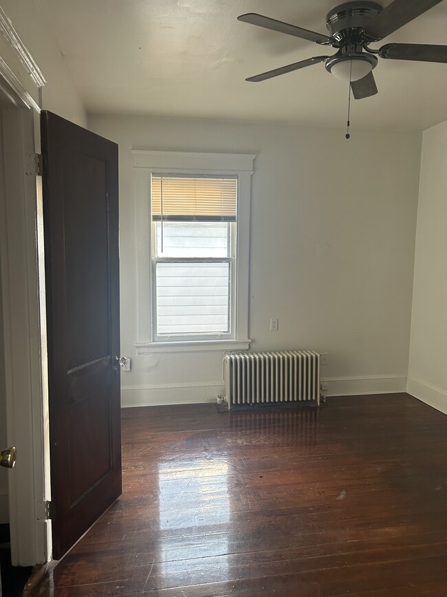 1 Bedroom - 214 Oak St