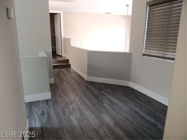 Building Photo - COMING SOON! NORTHWEST GEM! SPACIOUS HOME ...