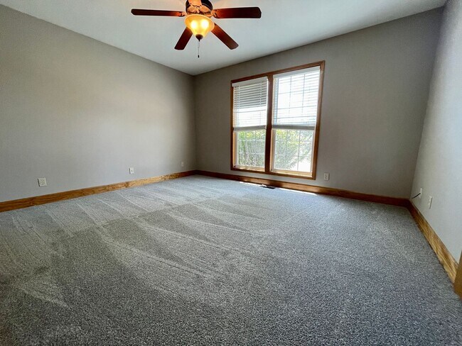 Building Photo - 2302 Shenandoah Dr