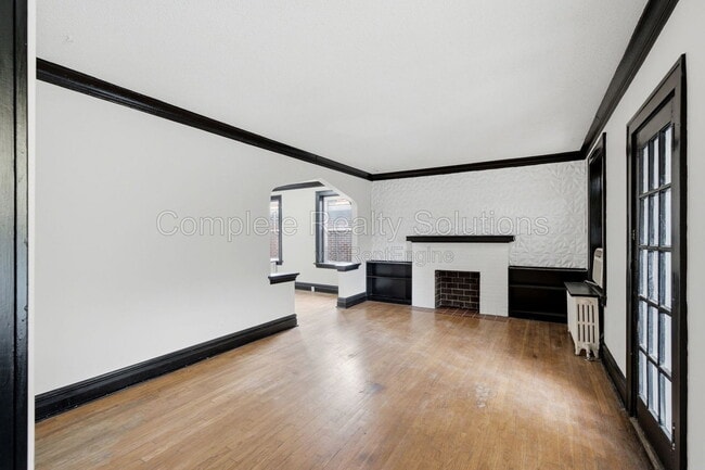 Building Photo - 5055 Lindenwood Ave