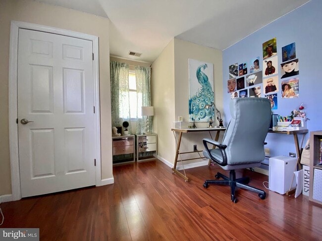 Building Photo - 99 Ivy Ave